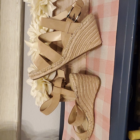 Vince Camuto wedges Nude Suede 7.5 strappy - Picture 2 of 8